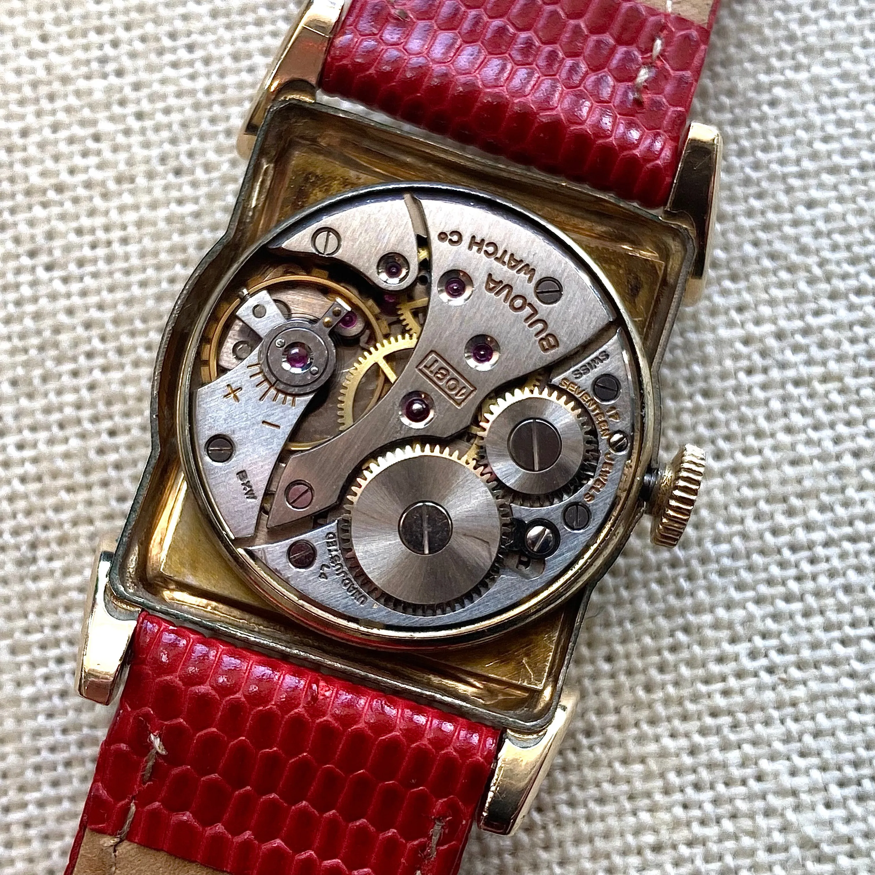 BULOVA 1954 ARDSLEY Watch 17 Jewels Cal. 10BT Fancy Case & Crystal Wristwatch