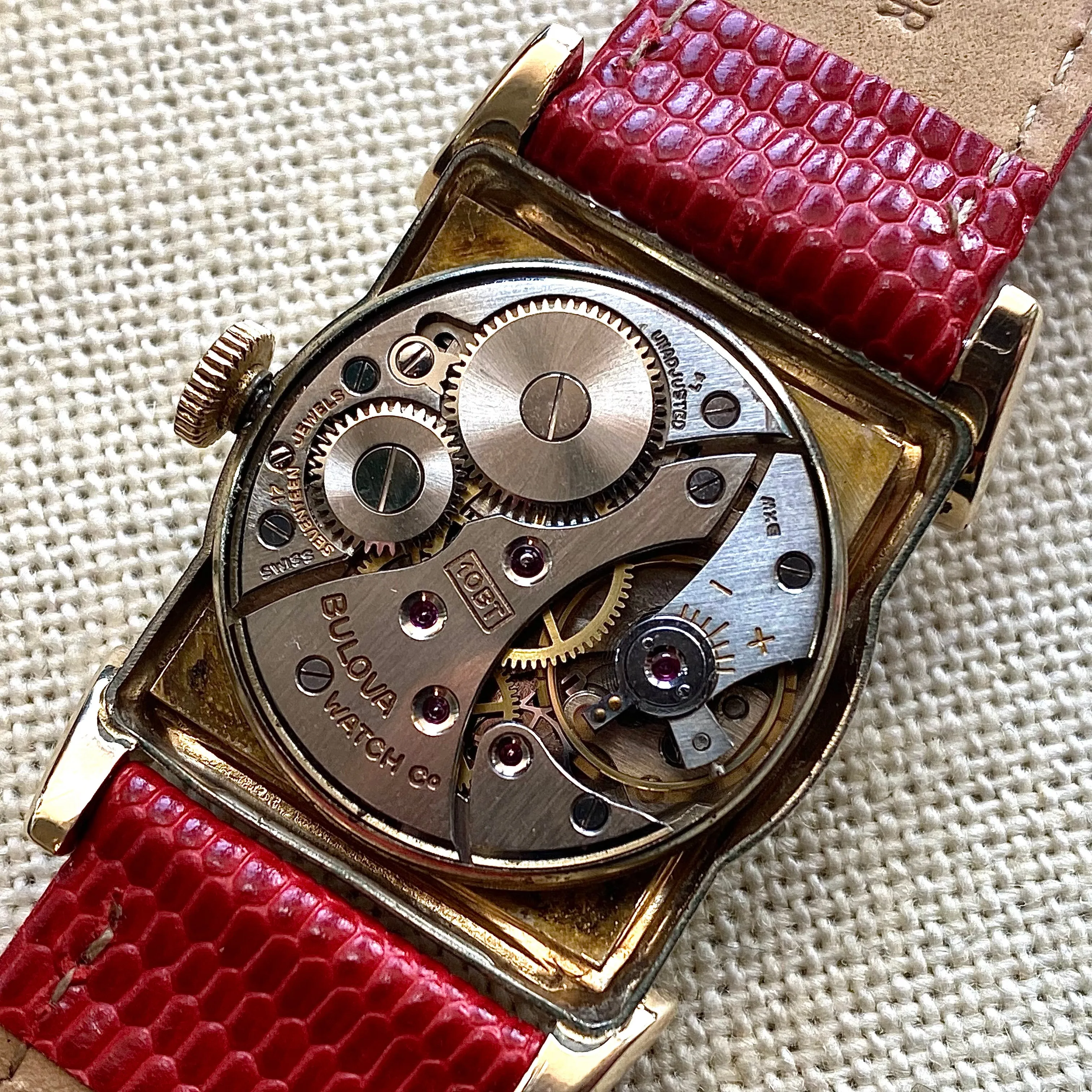 BULOVA 1954 ARDSLEY Watch 17 Jewels Cal. 10BT Fancy Case & Crystal Wristwatch