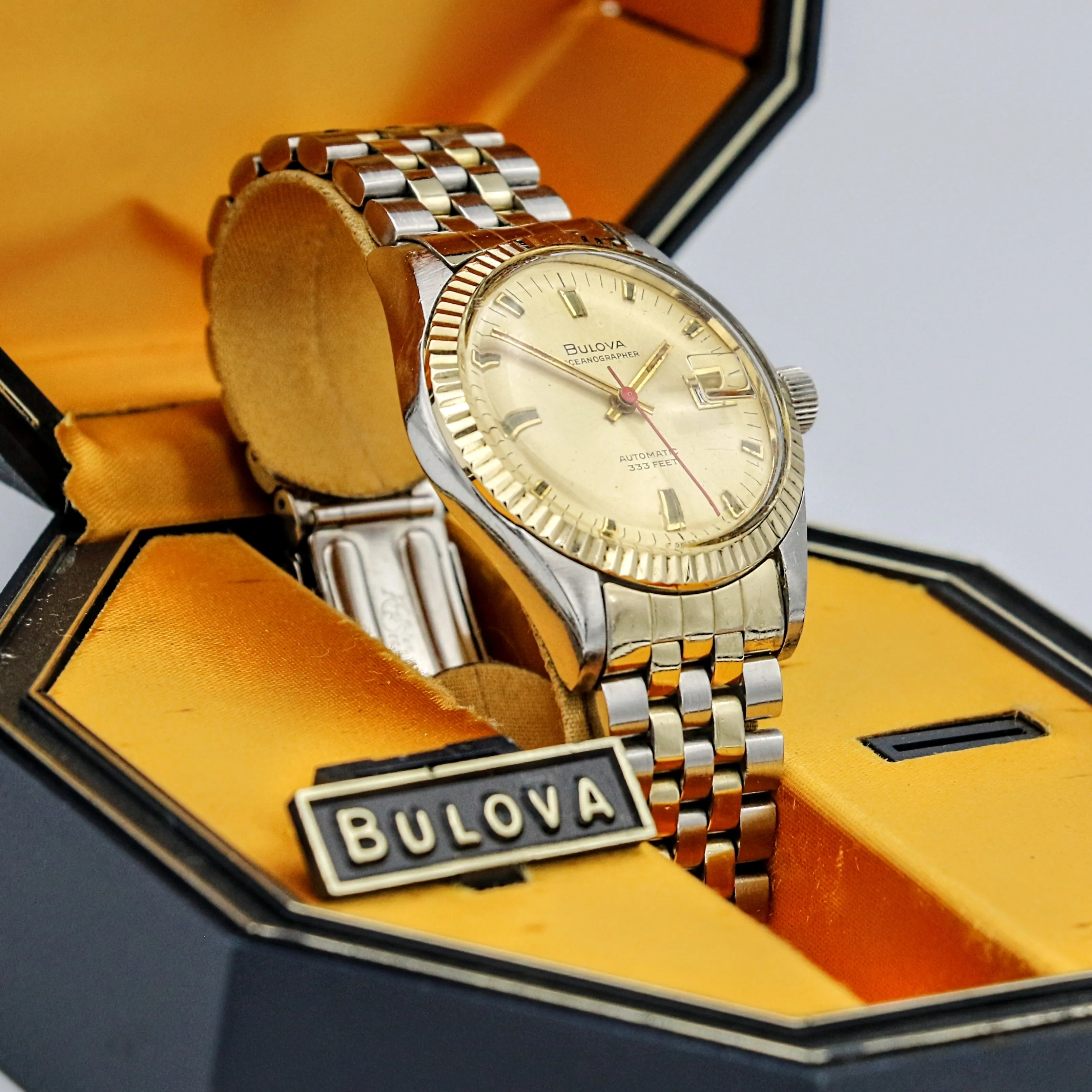 BULOVA 1970 Oceanographer "D" Automatic Watch 333 Feet 10K GOLD Bezel Wristwatch