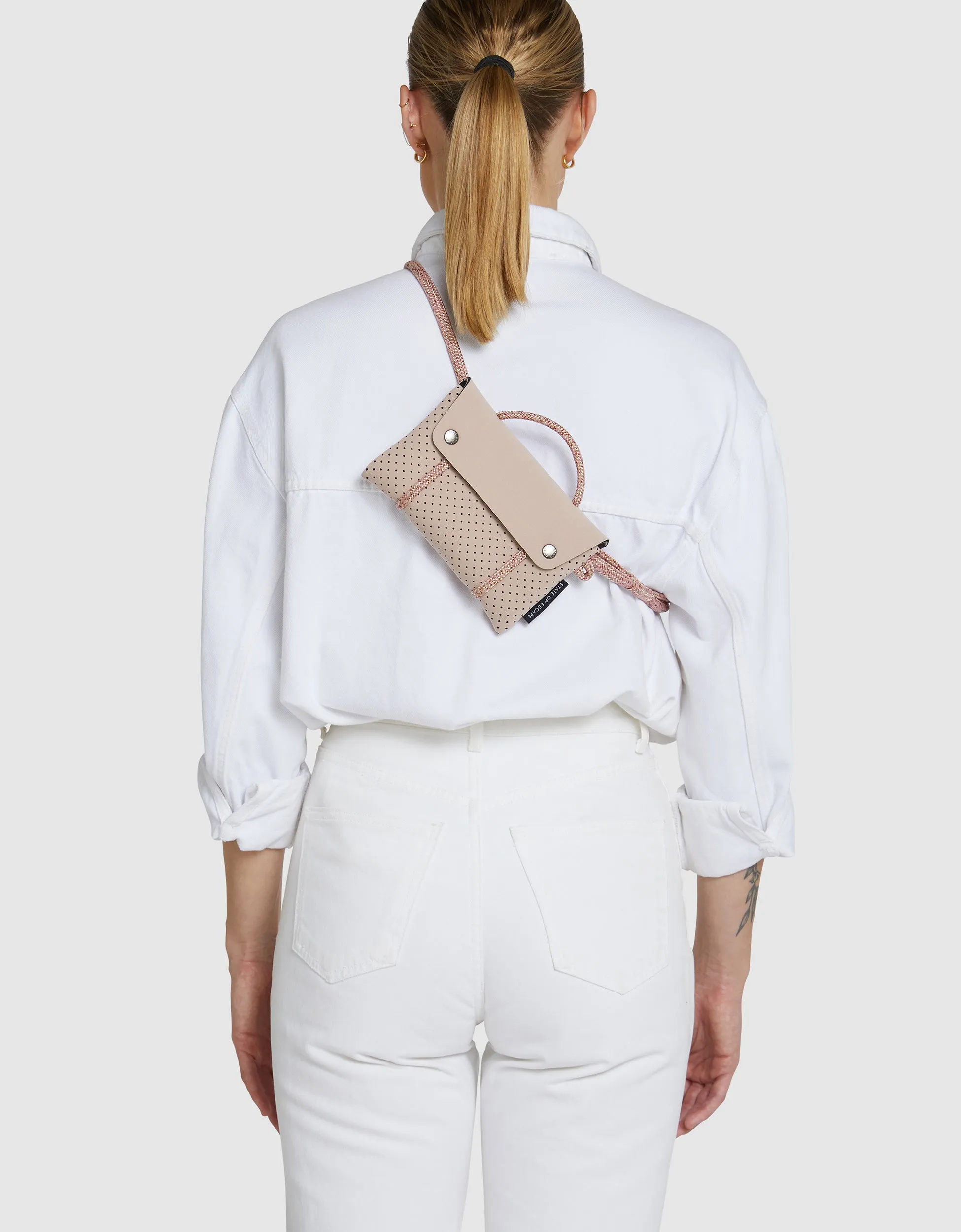Compass belt bag in blush