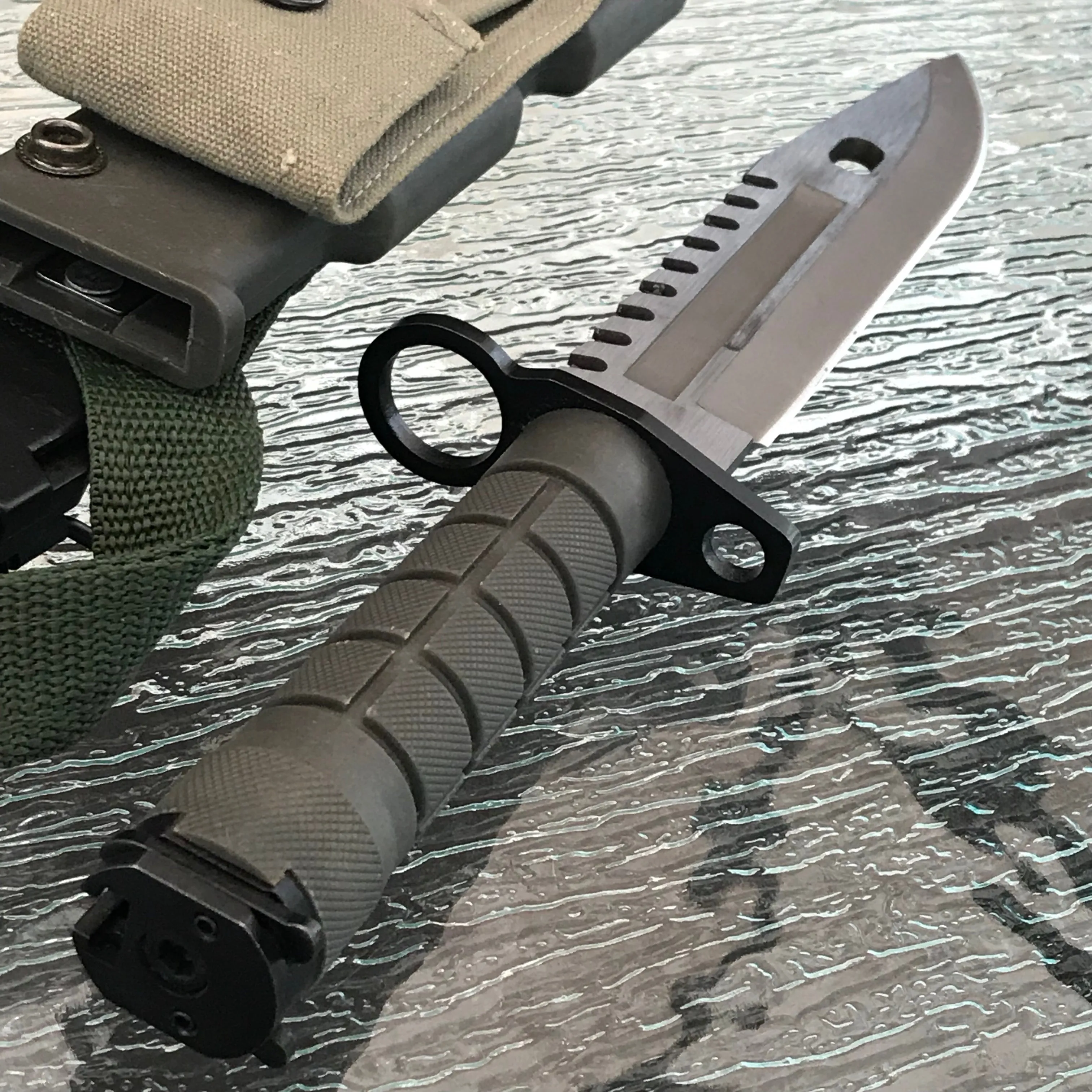 M9 Original Military Full Tang Survival Knife For Sale